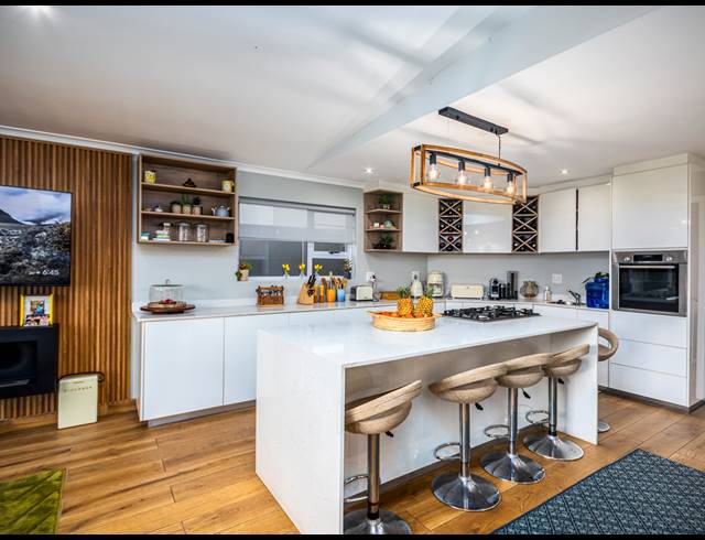 5 BEDROOM HOUSE SOLD IN WEST BEACH